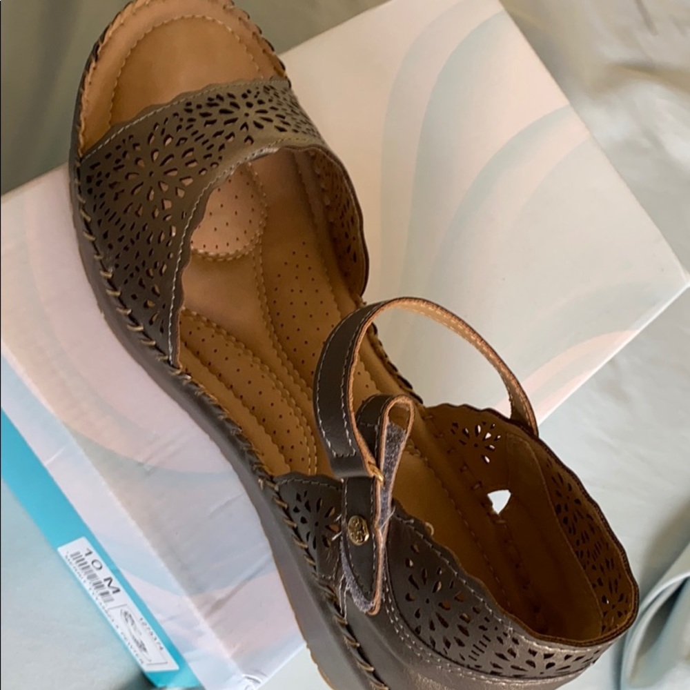 Shoe
